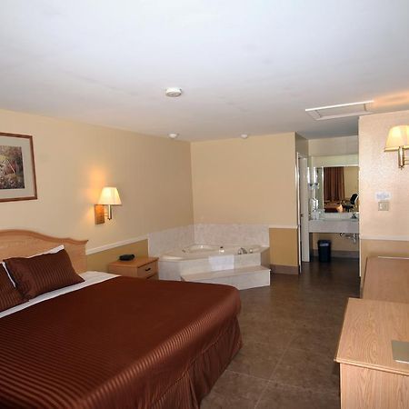 Edinburg Executive Inn Bagian luar foto
