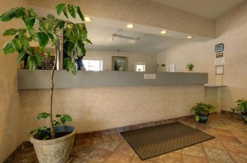 Edinburg Executive Inn Bagian luar foto