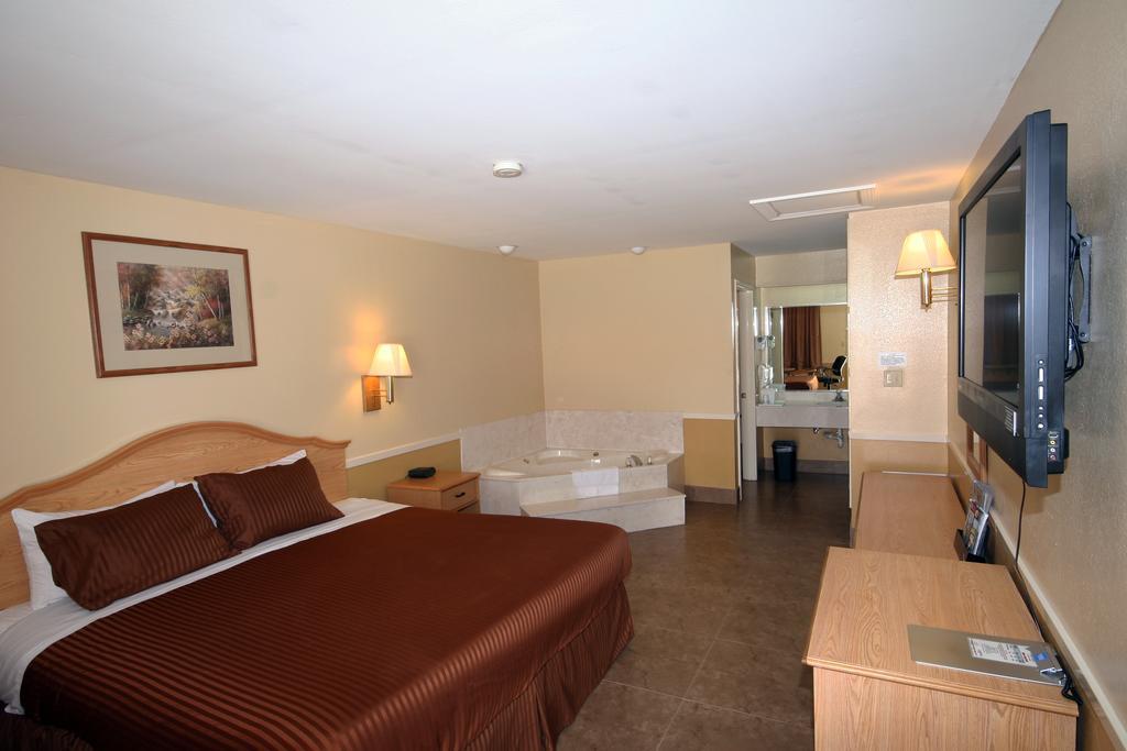Edinburg Executive Inn Bagian luar foto