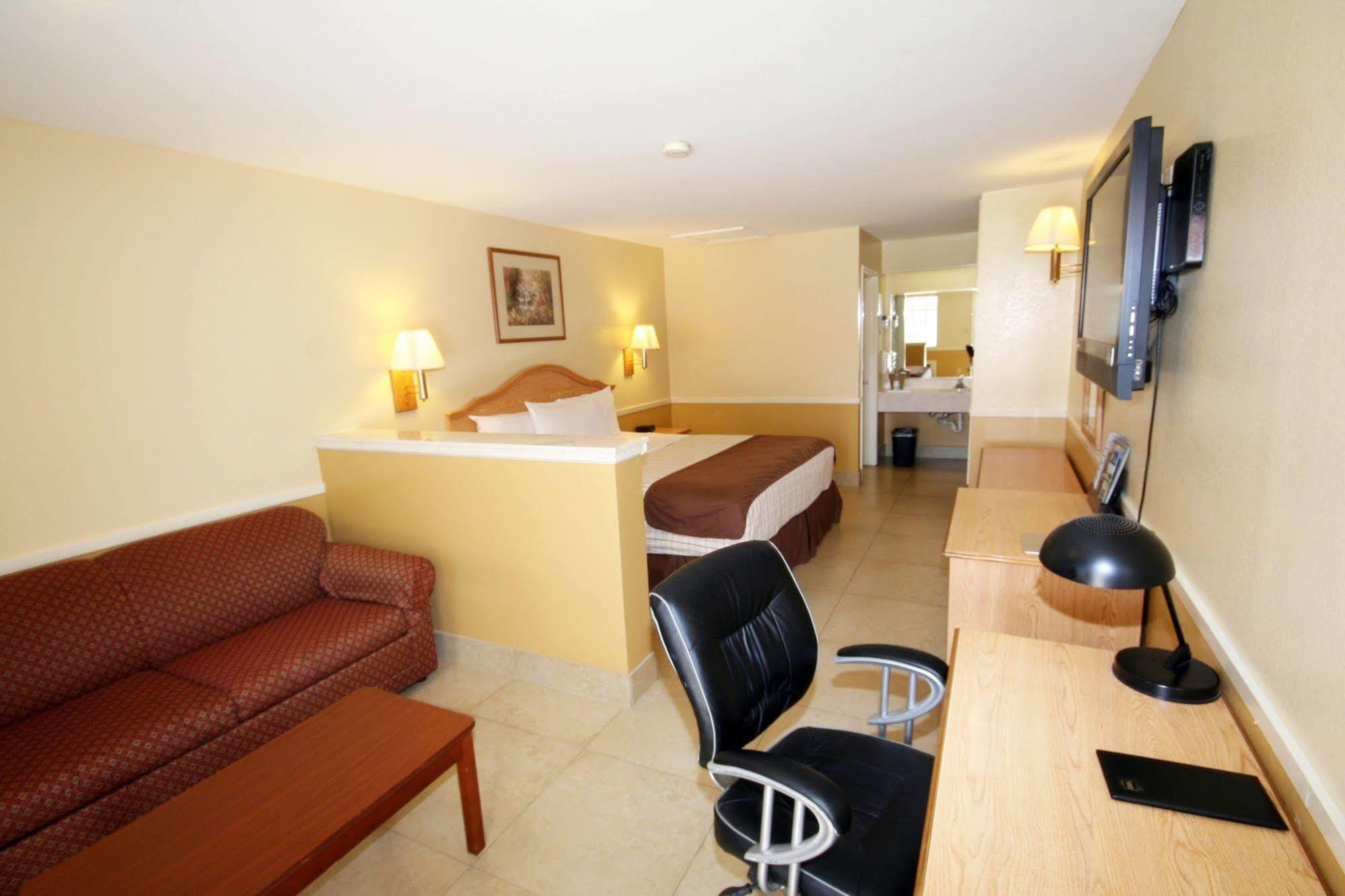 Edinburg Executive Inn Bagian luar foto
