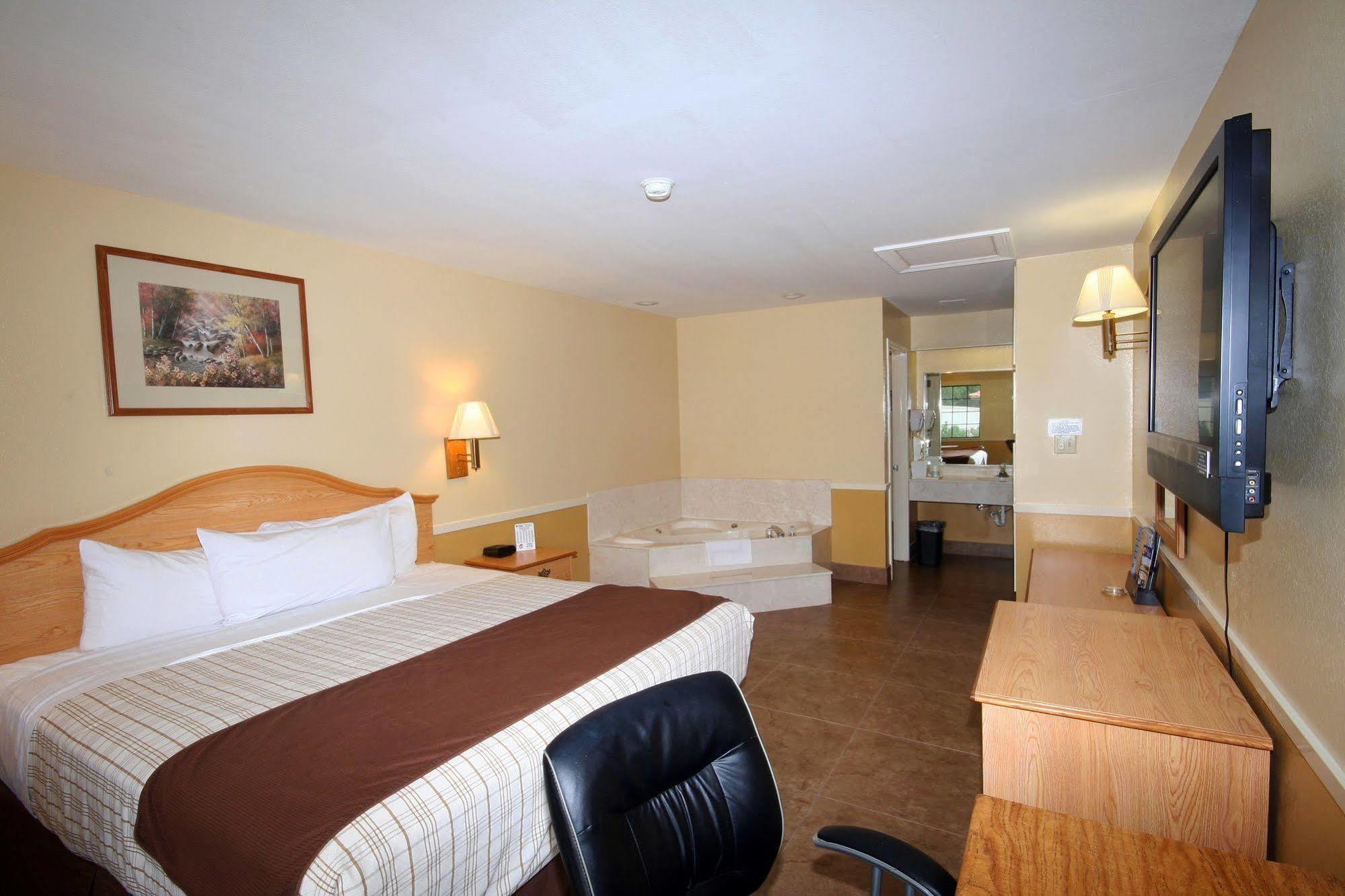 Edinburg Executive Inn Bagian luar foto